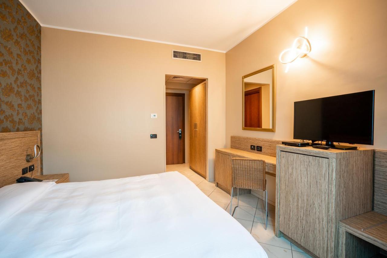 Hotel Parisi Nichelino Exterior photo
